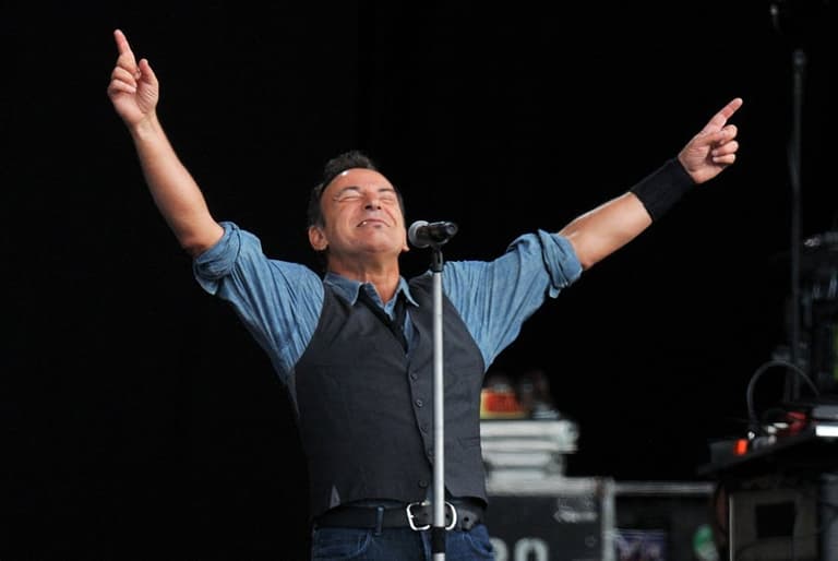 VIDEO: Bruce Springsteen Covers Lorde’s Royals VIDEO: Bruce Springsteen Covers Lorde’s Royals
