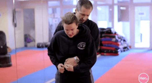 VIDEO: Her.ie Wants You To Stay Safe – WK 4: How To React When Someone Grabs You From Behind Using Krav Maga VIDEO: Her.ie Wants You To Stay Safe – WK 4: How To React When Someone Grabs You From Behind Using Krav Maga