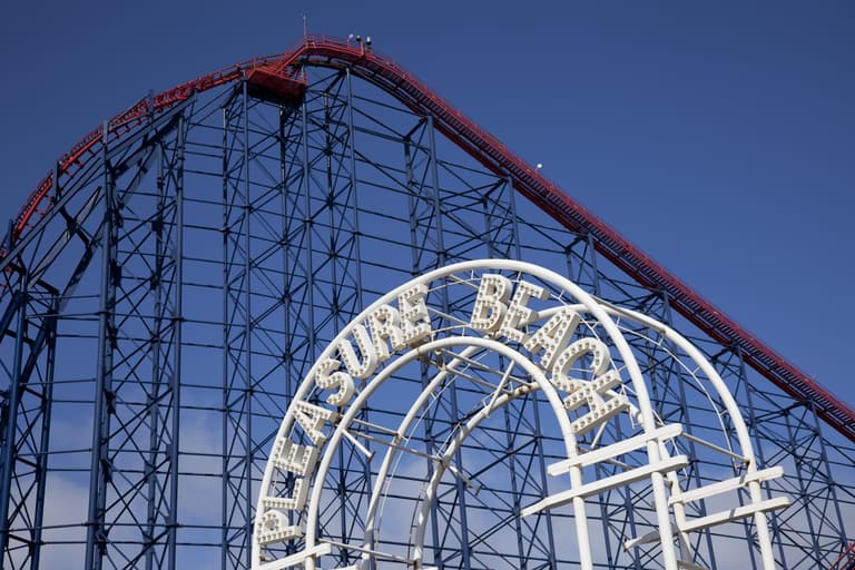 30 people rescued after Blackpool rollercoaster breaks down 30 people rescued after Blackpool rollercoaster breaks down