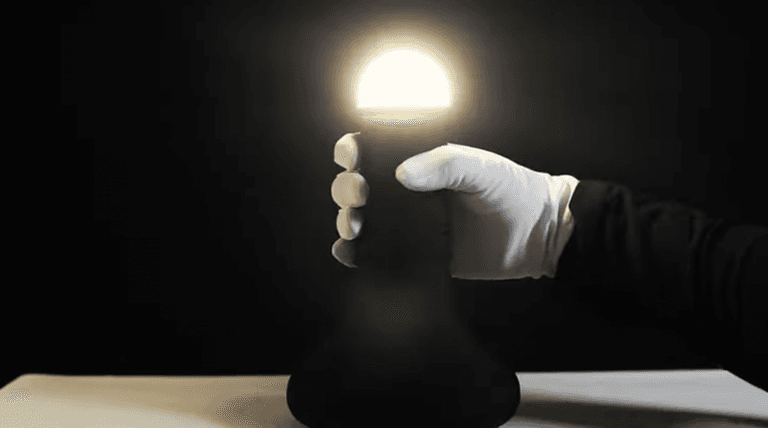 No one is able for this lamp No one is able for this lamp