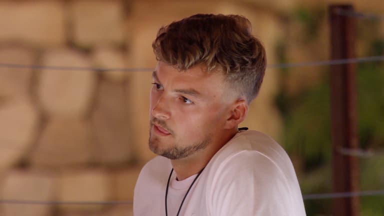 Love Island fans are obsessed with Hugo Hammond’s Hinge profile Love Island fans are obsessed with Hugo Hammond’s Hinge profile