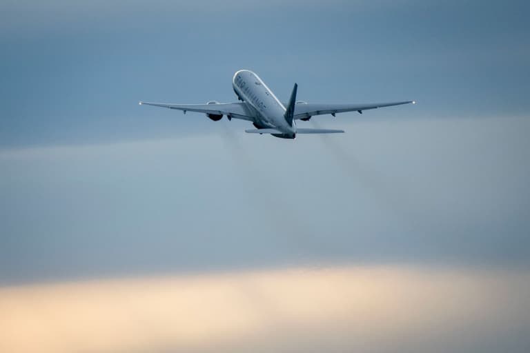 Covid-positive man boards flight disguised as wife Covid-positive man boards flight disguised as wife