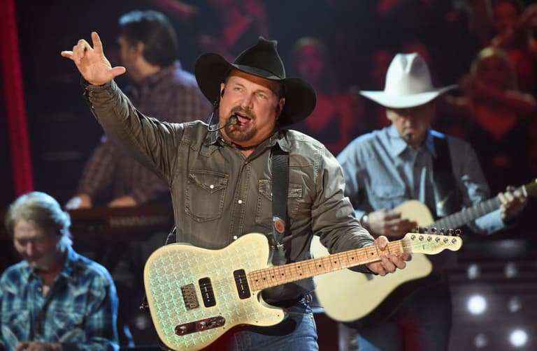 “It’s easier to get Garth Brooks tickets than a PCR test”, Dáil is told “It’s easier to get Garth Brooks tickets than a PCR test”, Dáil is told