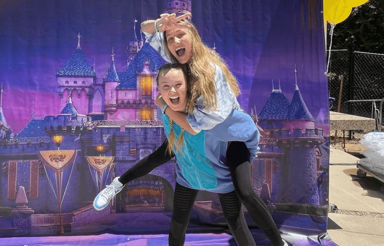 JoJo Siwa confirms split from girlfriend Kylie Prew JoJo Siwa confirms split from girlfriend Kylie Prew