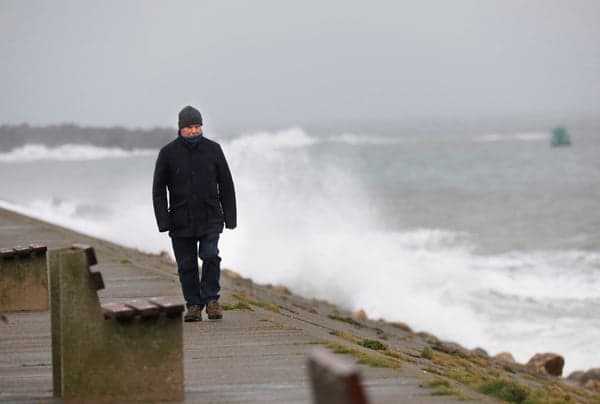 Status Orange weather warning in place for Kerry and Cork Status Orange weather warning in place for Kerry and Cork