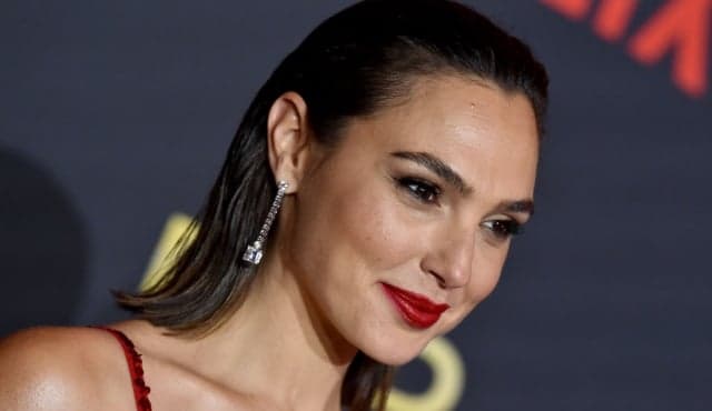 Gal Gadot finally apologises for that horrendous ‘Imagine’ cover Gal Gadot finally apologises for that horrendous ‘Imagine’ cover