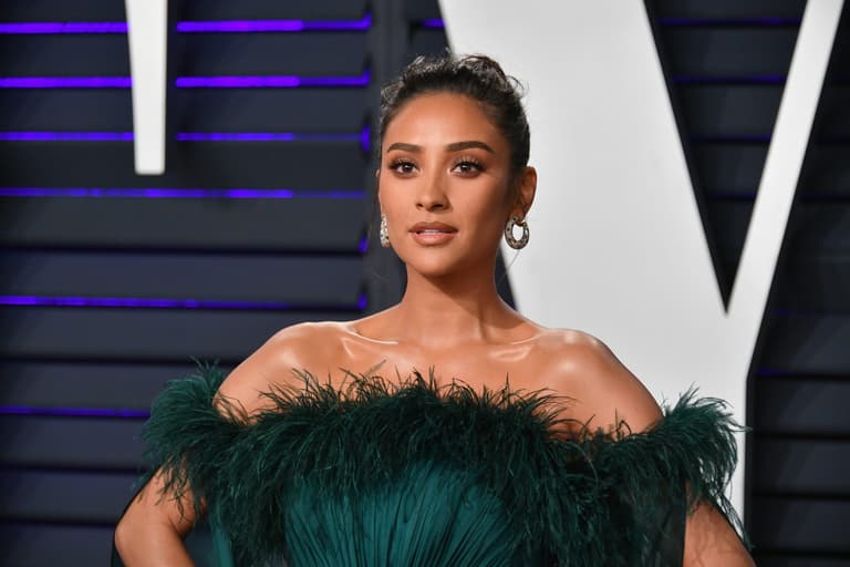 Pretty Little Liars actress Shay Mitchell is expecting a baby Pretty Little Liars actress Shay Mitchell is expecting a baby