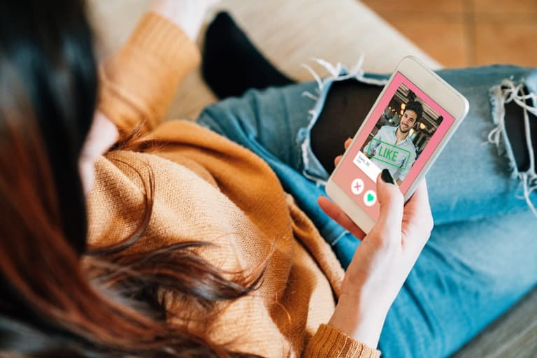 Gardaí warn of Irish Tinder Swindler scams as cases rise by 86% Gardaí warn of Irish Tinder Swindler scams as cases rise by 86%