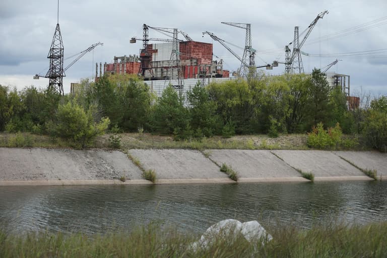 Ukraine recaptures Chernobyl after Russian soldiers flee after “significant doses” of radiation Ukraine recaptures Chernobyl after Russian soldiers flee after “significant doses” of radiation