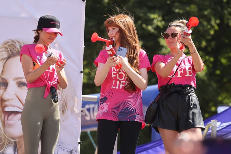 Girls Aloud members pay tribute to Sarah Harding Girls Aloud members pay tribute to Sarah Harding