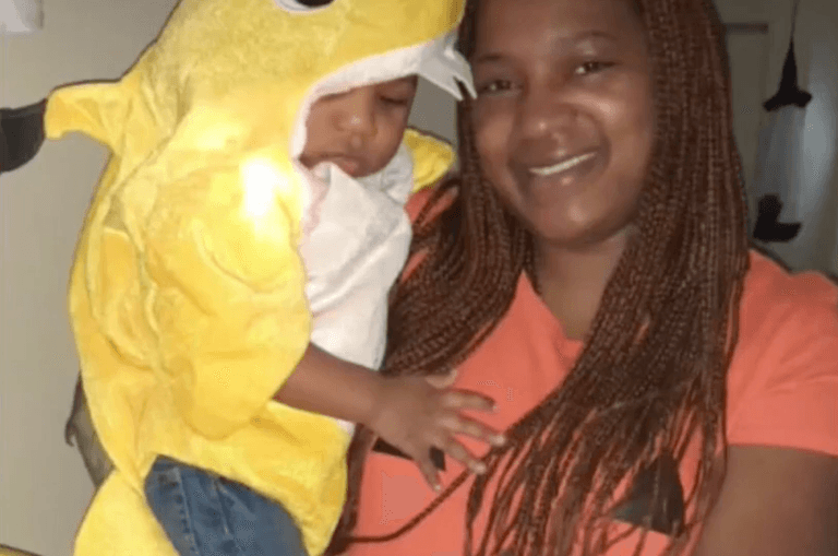 Mum and two young children freeze to death after sleeping in park Mum and two young children freeze to death after sleeping in park