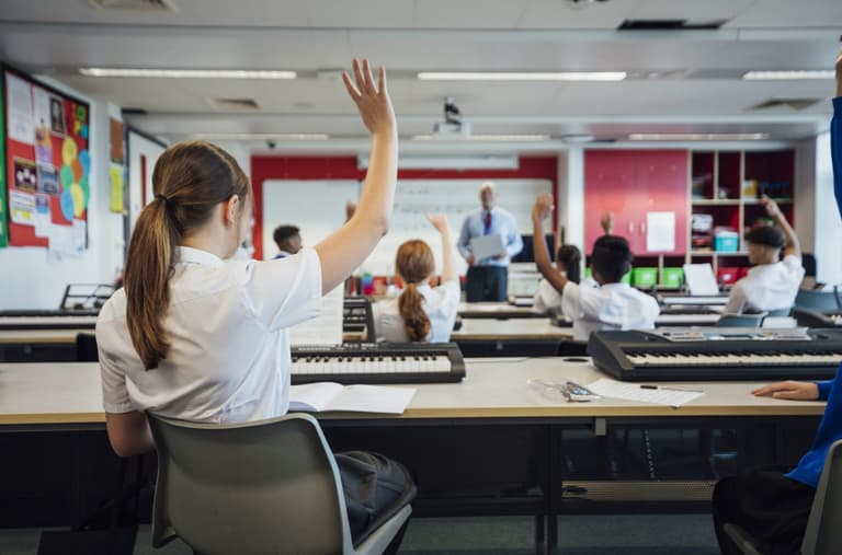 Social welfare: Thousands of parents eligible for up to €385 per child for back-to-school supplies Social welfare: Thousands of parents eligible for up to €385 per child for back-to-school supplies