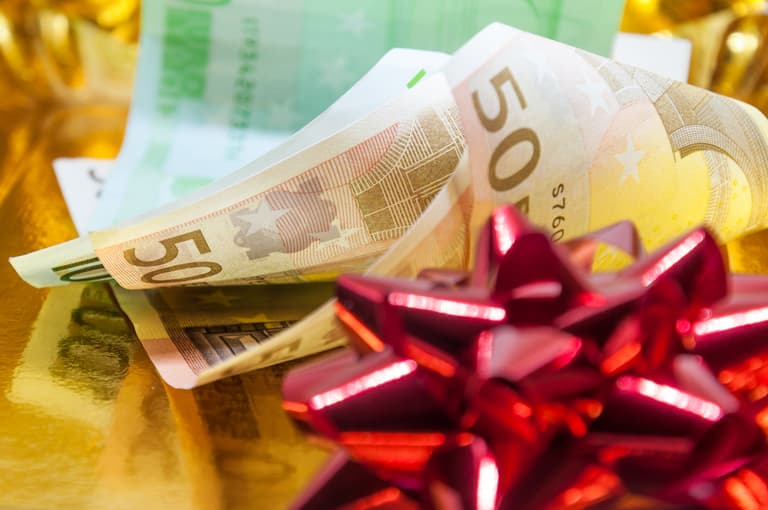 Full list of people eligible for the 2023 Christmas bonus and when to expect it Full list of people eligible for the 2023 Christmas bonus and when to expect it