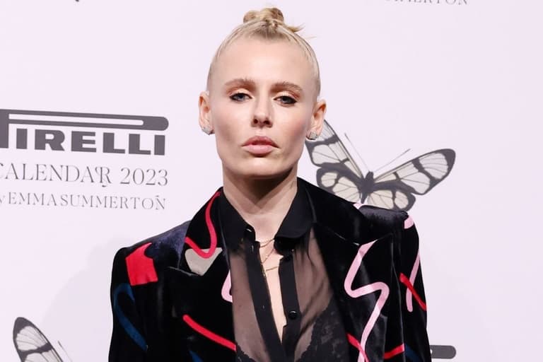 Model issues warning after losing both legs to toxic shock syndrome Model issues warning after losing both legs to toxic shock syndrome