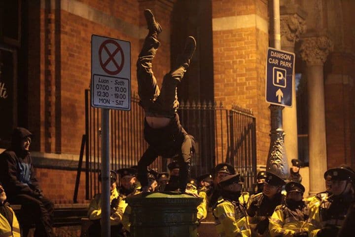 This Has To Be One Of The Best Photos From Yesterday’s #Right2Water Protest This Has To Be One Of The Best Photos From Yesterday’s #Right2Water Protest