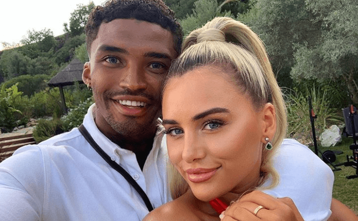 Sorry, wait… what? Apparently, Michael Griffiths is ‘head over heels’ in love with Ellie Brown Sorry, wait… what? Apparently, Michael Griffiths is ‘head over heels’ in love with Ellie Brown