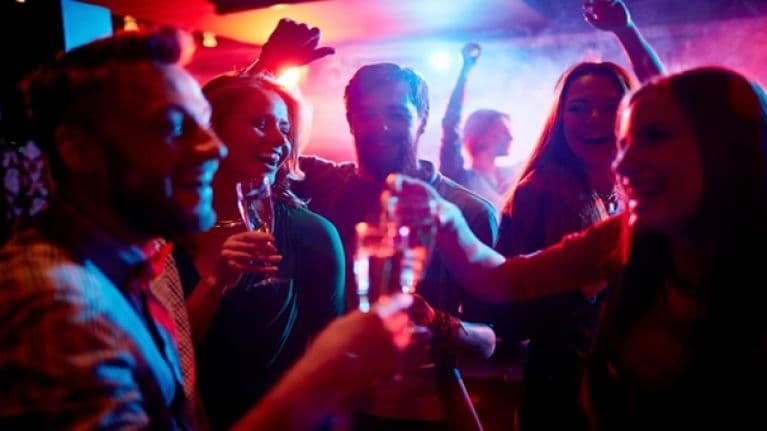 Bars and nightclubs to close at midnight from Thursday Bars and nightclubs to close at midnight from Thursday