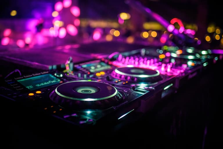 CONFIRMED: Nightclubs to open at 100% capacity, 11.30pm curfew has been removed CONFIRMED: Nightclubs to open at 100% capacity, 11.30pm curfew has been removed
