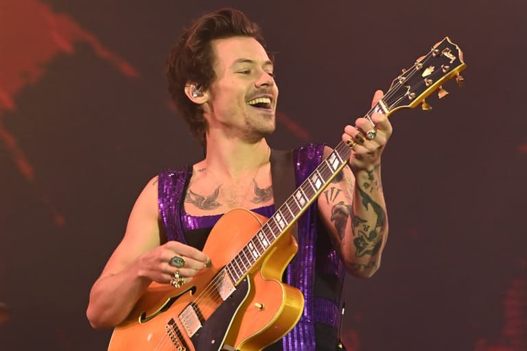 Harry Styles stops Dublin gig twice after safety concerns Harry Styles stops Dublin gig twice after safety concerns