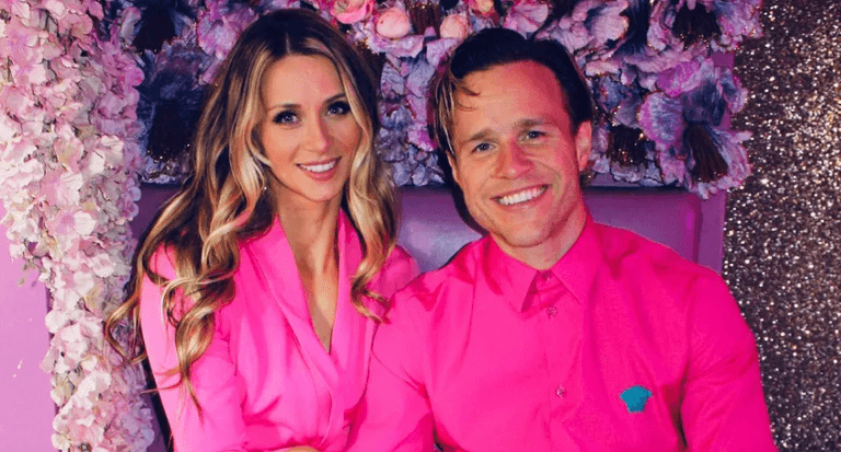 Olly Murs announces he’s engaged to longtime girlfriend Amelia Tank Olly Murs announces he’s engaged to longtime girlfriend Amelia Tank