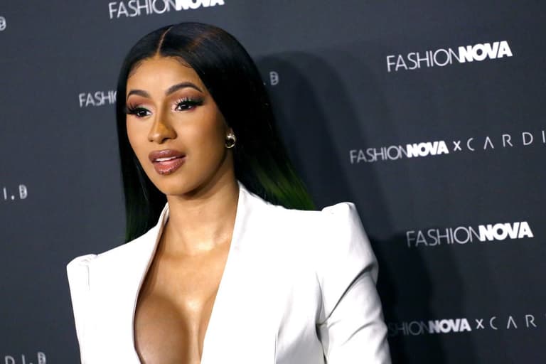 Microphone thrown by Cardi B sells for almost €100k Microphone thrown by Cardi B sells for almost €100k