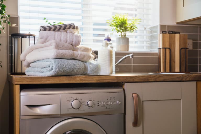Are we washing our bathroom towels as often as we should? Research says we’re not Are we washing our bathroom towels as often as we should? Research says we’re not