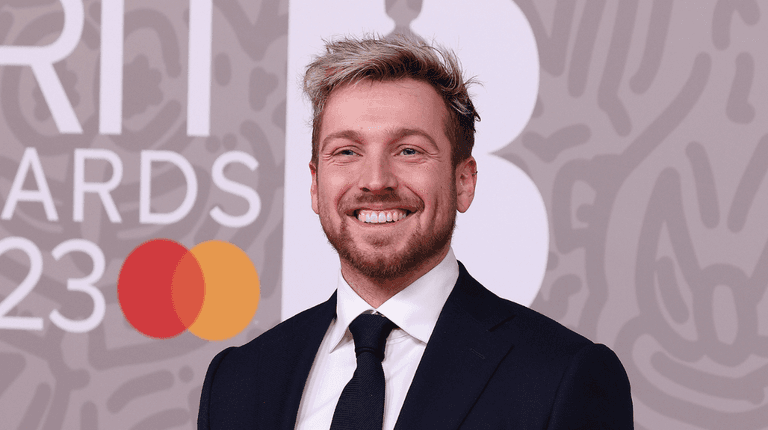 Sam Thompson ‘growing close’ to Love Island star after Zara McDermott split Sam Thompson ‘growing close’ to Love Island star after Zara McDermott split