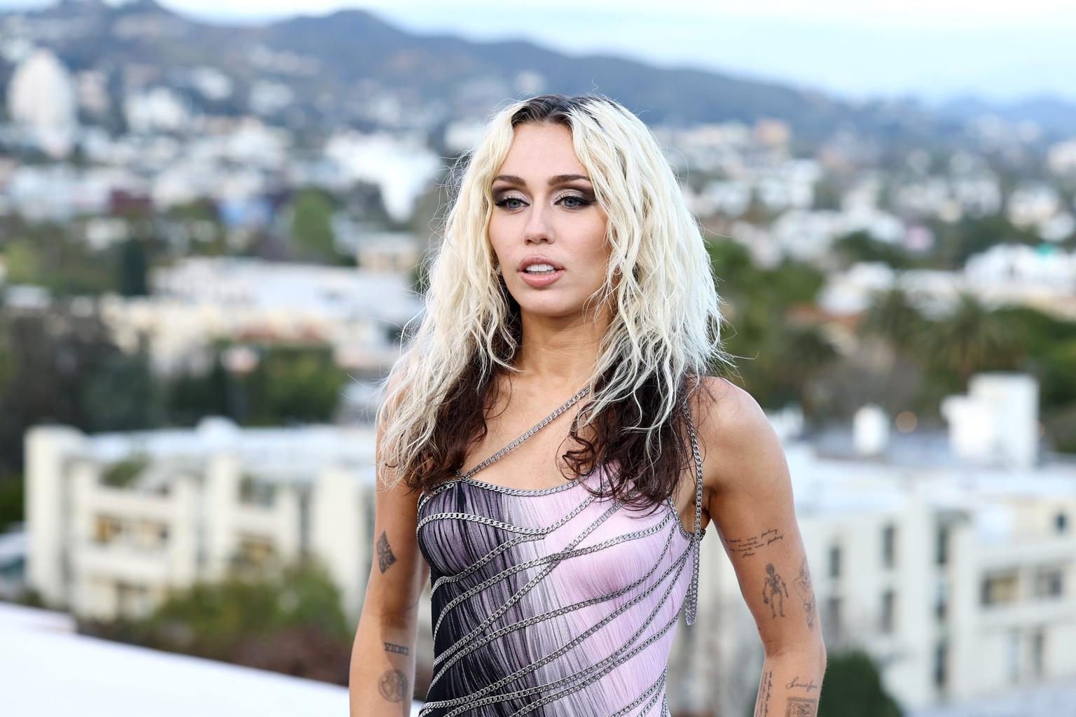 Miley Cyrus reveals she fell in love with Liam Hemsworth when filming ‘The Last Song’