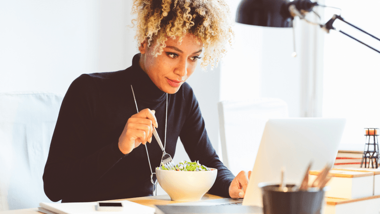 This is why being away from your desk at lunchtime is important This is why being away from your desk at lunchtime is important