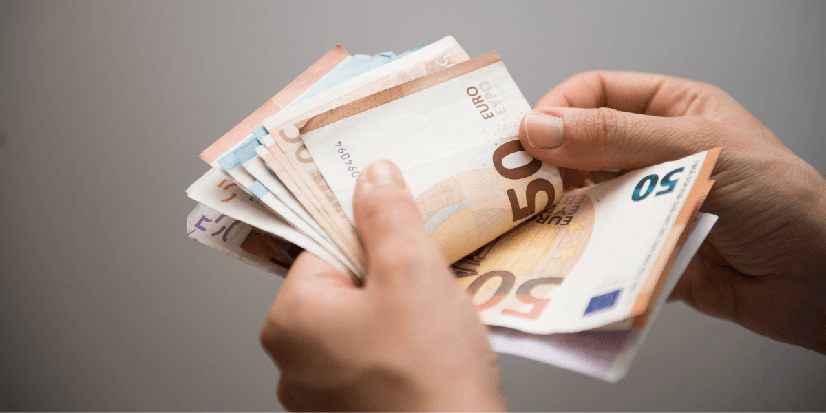 ‘I don’t have a penny saved, but I’m okay with it’ – Attitudes on saving money in your 20s and 30s