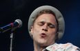Nice Nan: Olly’s Gran Knits Hat for Simon Cowell!