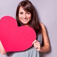 Major Love Buzz: 72% of Us Still Believe In Love At First Sight