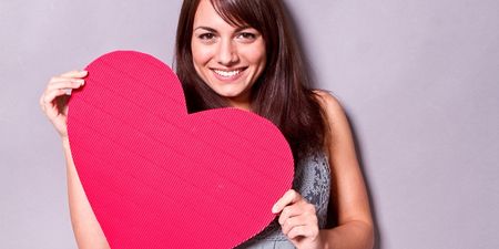Major Love Buzz: 72% of Us Still Believe In Love At First Sight