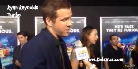 VIDEO – Ryan Reynolds Interviewed By 10-Year-Old On The Red Carpet