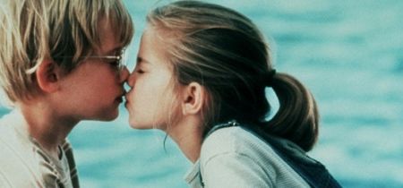 ‘The Washing Machine’ – The 7 Types Of First Kiss We’d All Rather Forget