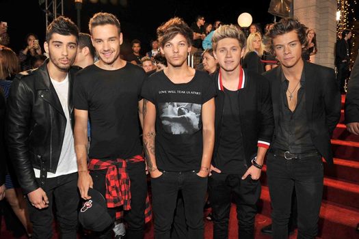 Watch Taylor Swift tell One Direction to 'shut the f— up' at VMAs