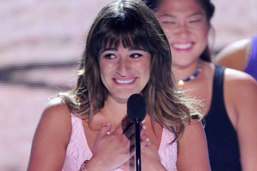 Lea Michele Dedicates Award To Cory Monteith Her.ie