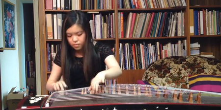 Video: Incredibly Talented Musician Covers “Moves Like Jagger” on the Guzheng and it’s Pretty Awesome