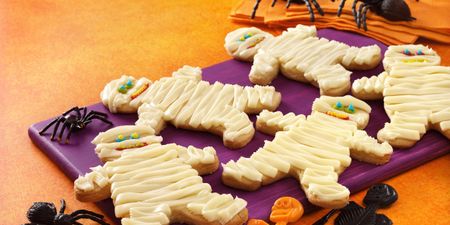 Recipe: Scary Mummy Cookies for Halloween