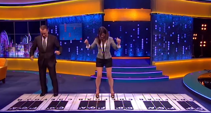 VIDEO – Sandra Bullock And Tom Hanks Perform Chopsticks On Giant Keyboard