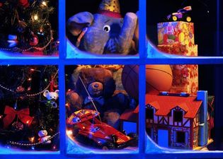 12 Signs Christmas Is Coming
