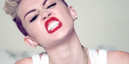 Miley Gets A Make Under: Singer Covers Up For Awards Ceremony