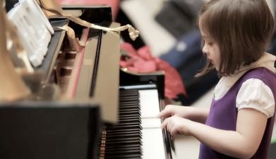 VIDEO: Magic Piano Brings Holiday Cheer to Commuters
