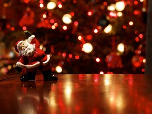 Signing Santa Brings Festive Joy To Children With Hearing Impairments