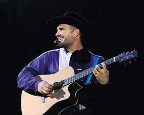 Photo: Let the Queues Begin! Dedicated Irish Fans Camp Out For Garth Brooks Tickets