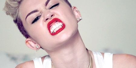 Fight Breaks Out During Miley Cyrus Concert – Singer Stops To RECORD It