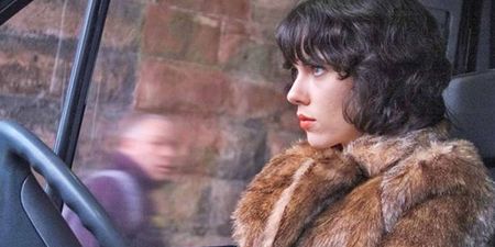REVIEW – Under The Skin, An Eerie Watch That Will Stay With You Long After The Credits Roll