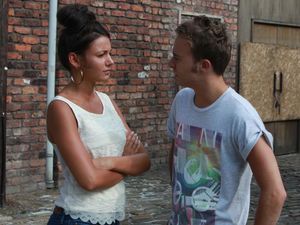 Coronation Street Star Pokes Fun At Michelle Keegan’s Mirror Selfie