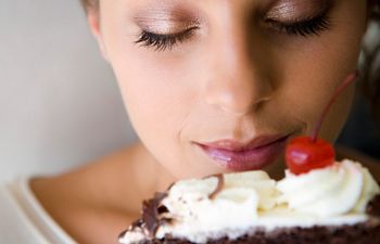 Have A Sweet Tooth? Here’s How To Keep Your Cravings At Bay