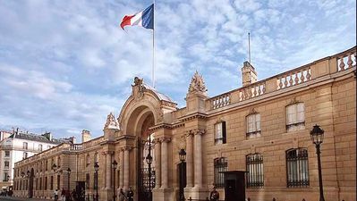 Paris Policewoman ‘Targeted’ By Driver Outside Presidential Palace